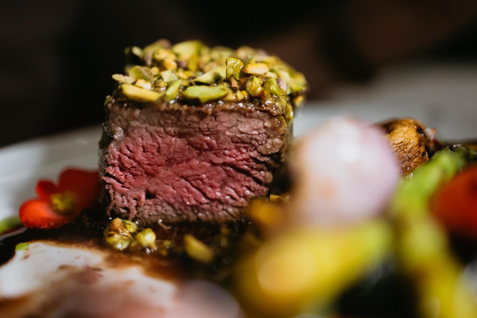 Hotel Platinia Cluj-Napoca Exteriör bild A pistachio crusted steak