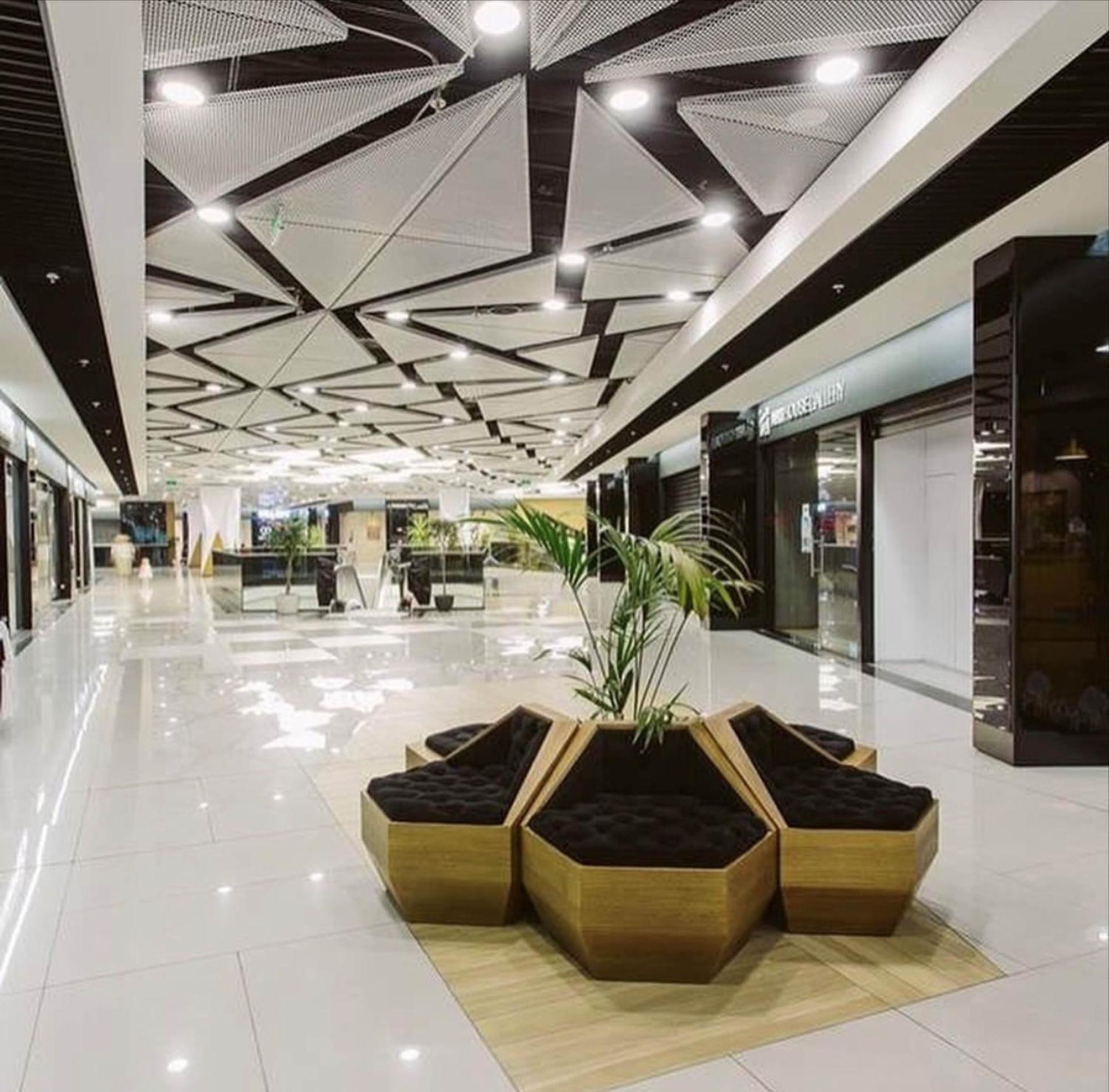 Hotel Platinia Cluj-Napoca Exteriör bild The interior of the mall