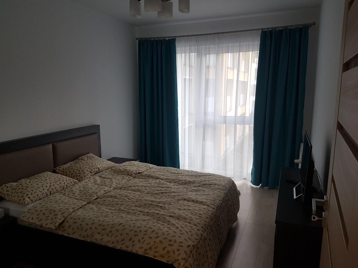 Hotel Platinia Cluj-Napoca Exteriör bild A bedroom in a typical apartment