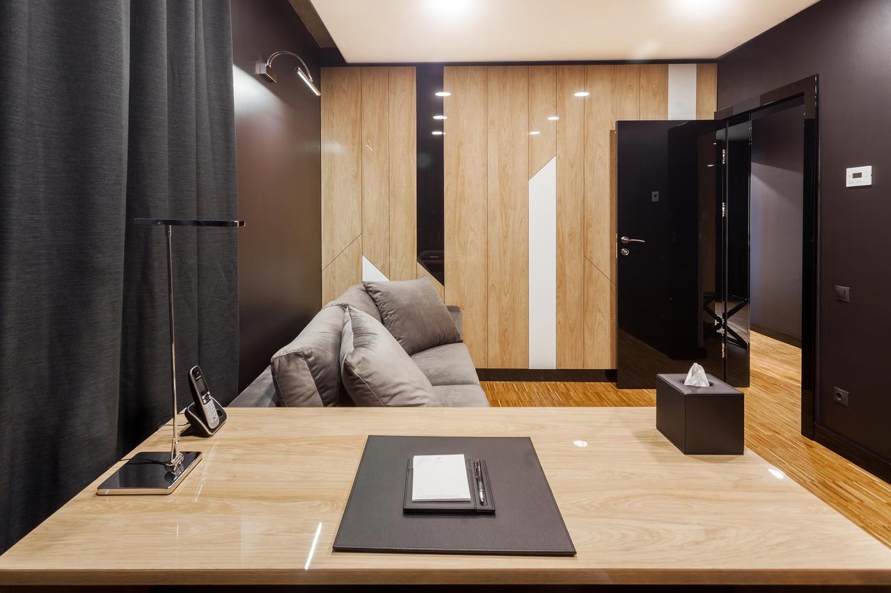 Hotel Platinia Cluj-Napoca Exteriör bild Office interior