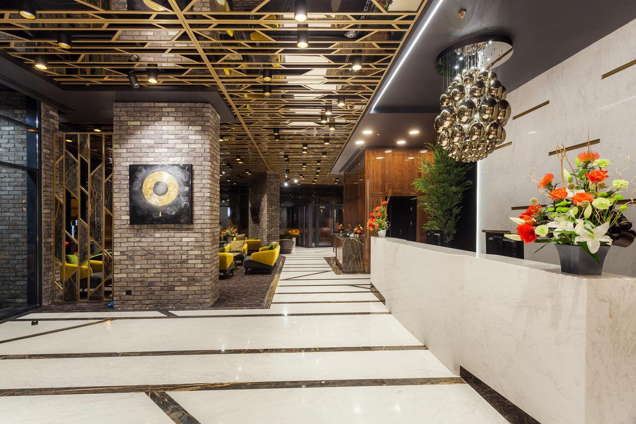 Hotel Platinia Cluj-Napoca Exteriör bild Lobby